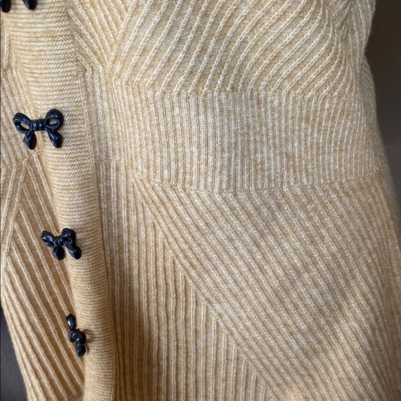 Nanette Lepore Gold/Mustard Sweater with Black Accents Size Large - Picture 4 of 13
